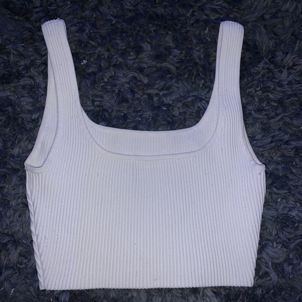 aritzia ribbed tank (a bit of piling) - Picture 2 of 3